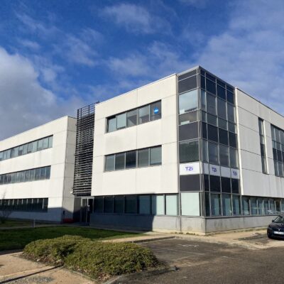 Bureaux A VENDRE OU A LOUER de 1 302 m² divisibles à partir de 205 m² a DARDILLY