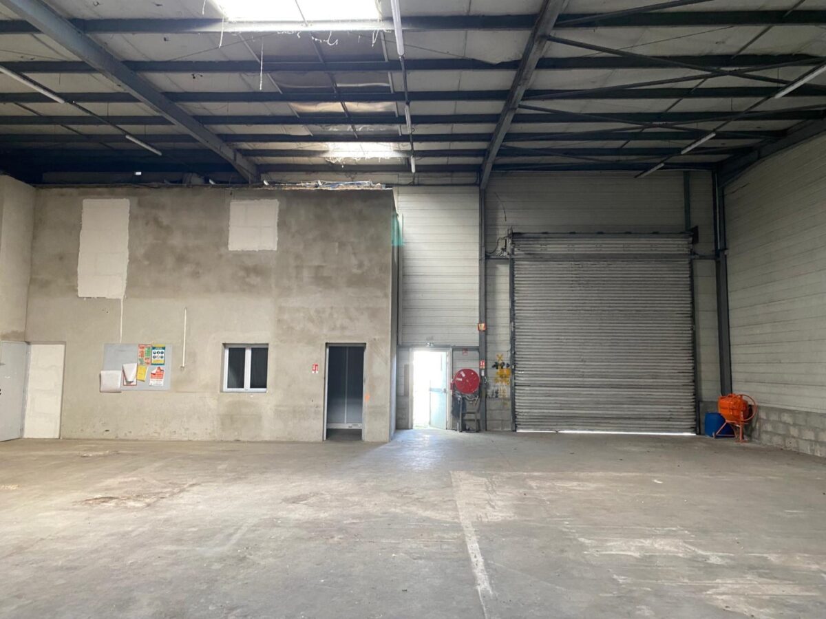 Locaux d'activité A LOUER de 1 000 m² non divisibles a TOUSSIEU