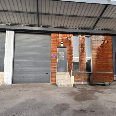 Locaux d'activité A VENDRE OU A LOUER de 335 m² non divisibles a SAINT PRIEST