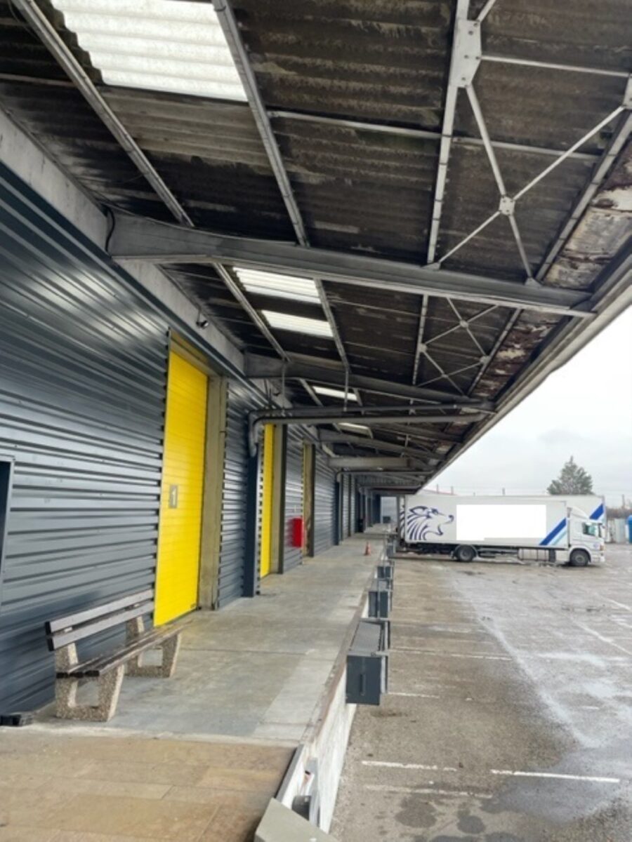 Locaux d'activité A LOUER de 1 858 m² divisibles à partir de 853 m² a SAINT PRIEST