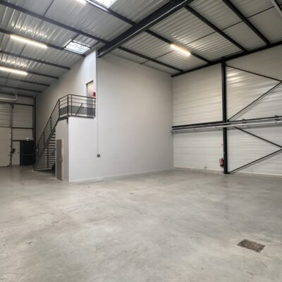 Locaux d'activité A VENDRE OU A LOUER de 328 m² non divisibles a GENAY
