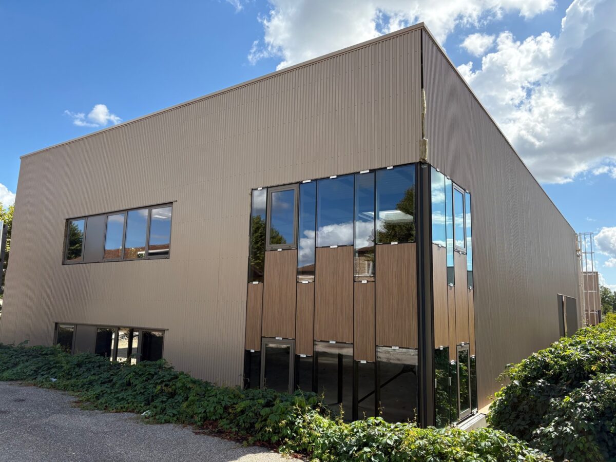 Locaux d'activité A VENDRE de 531 m² non divisibles a JONS