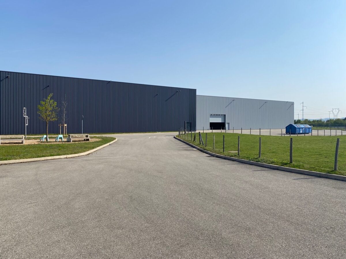 Locaux d'activité A LOUER de 1 916 m² non divisibles a SATOLAS ET BONCE