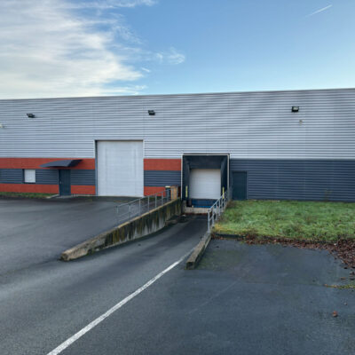 Locaux d'activité A VENDRE OU A LOUER de 1 500 m² non divisibles a GLEIZE