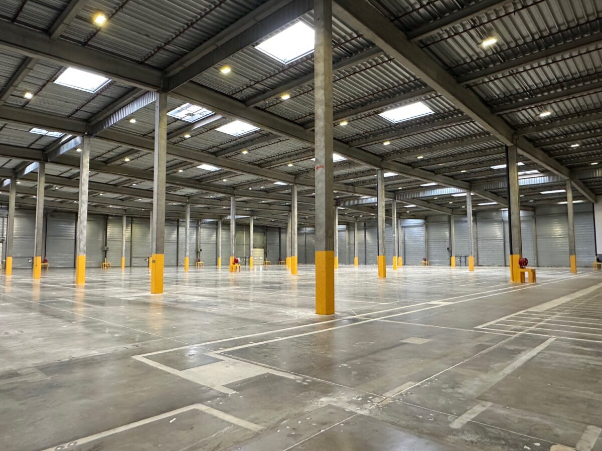 Locaux d'activité A LOUER de 10 125 m² non divisibles a SAINT QUENTIN FALLAVIER