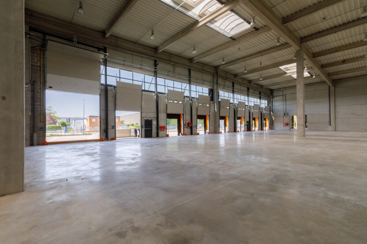 Locaux d'activité A LOUER de 9 623 m² non divisibles a MIRIBEL