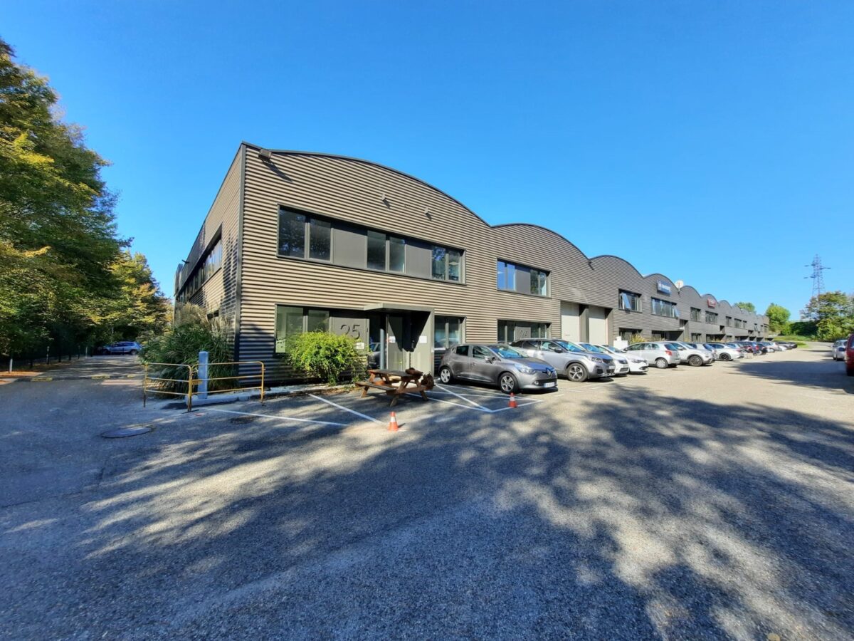 Locaux d'activité A LOUER de 1 972 m² divisibles à partir de 206 m² a DARDILLY
