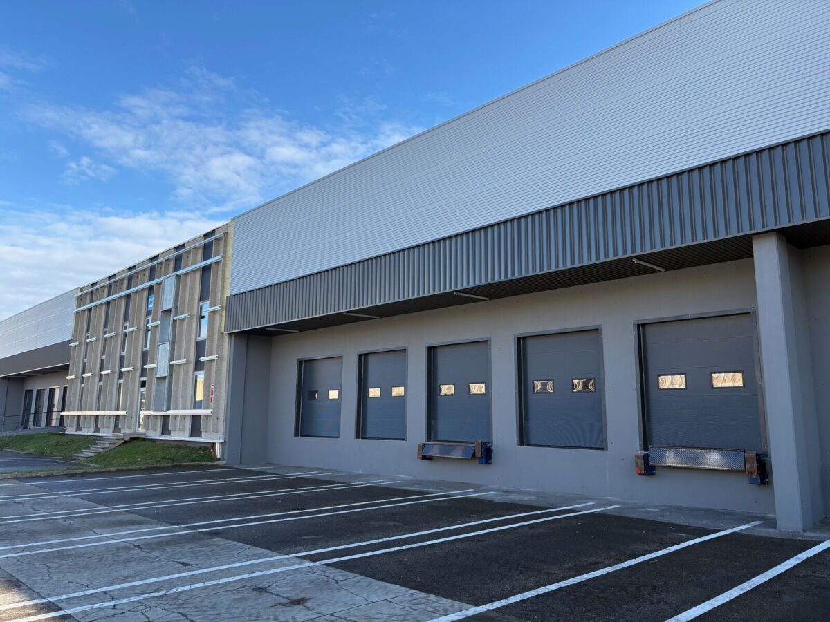 Locaux d'activité A LOUER de 12 857 m² divisibles à partir de 2 408 m² a CORBAS