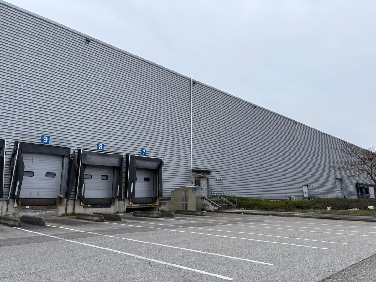 Locaux d'activité A LOUER de 26 502 m² divisibles à partir de 556 m² a MIONS