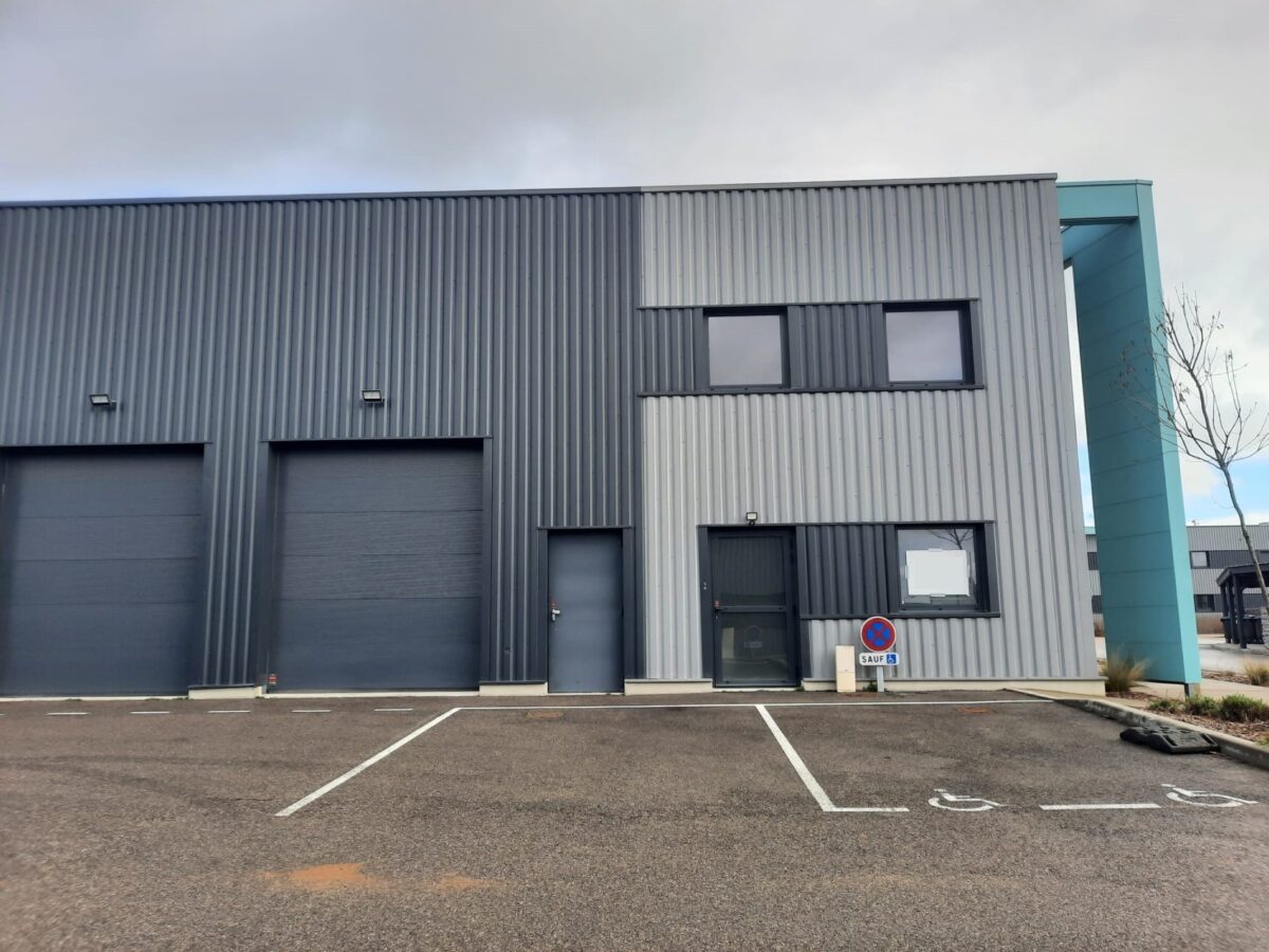 Locaux d'activité A LOUER de 168 m² non divisibles a GENAY