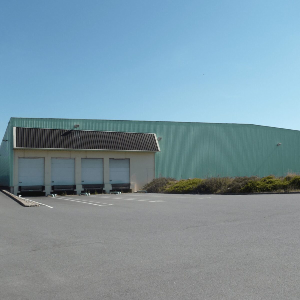 Locaux d'activité A LOUER de 2 200 m² non divisibles a Belleville-en-Beaujolais