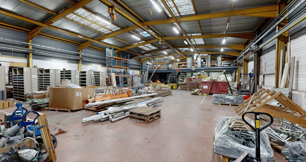 Locaux d'activité A LOUER de 1 475 m² non divisibles a VENISSIEUX