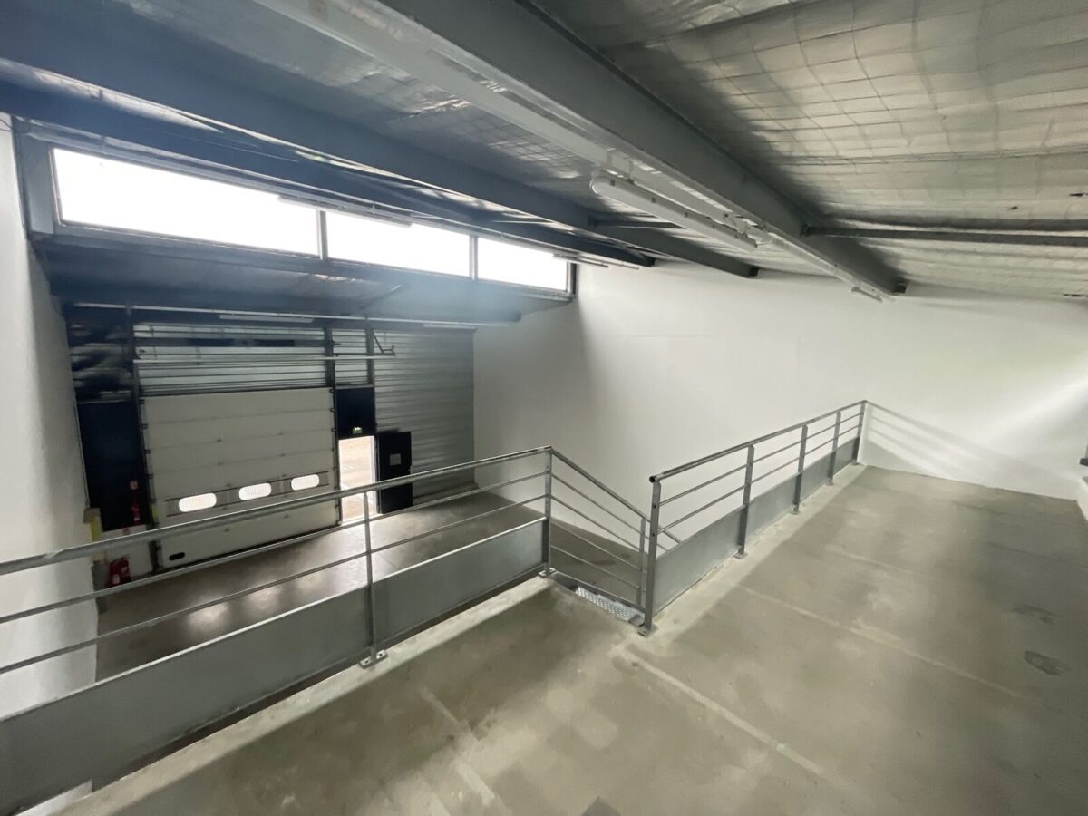 Locaux d'activité A LOUER de 145 m² non divisibles a LYON