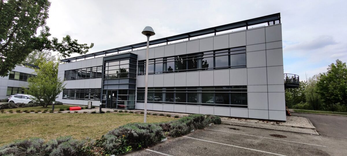 Bureaux A LOUER de 407 m² divisibles à partir de 89 m² a SAINT PRIEST