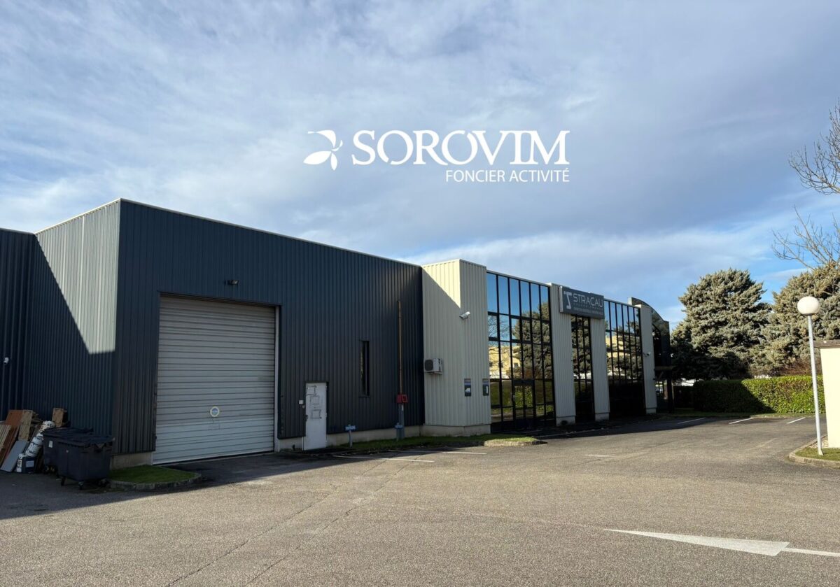 Locaux d'activité A LOUER de 1 858 m² non divisibles a GENAS