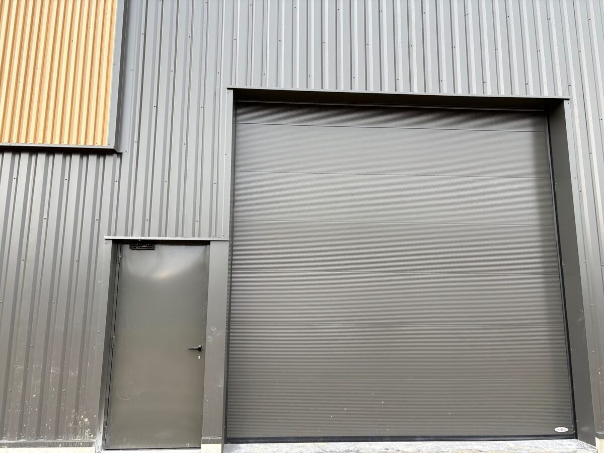 Locaux d'activité A LOUER de 199 m² non divisibles a LISSIEU