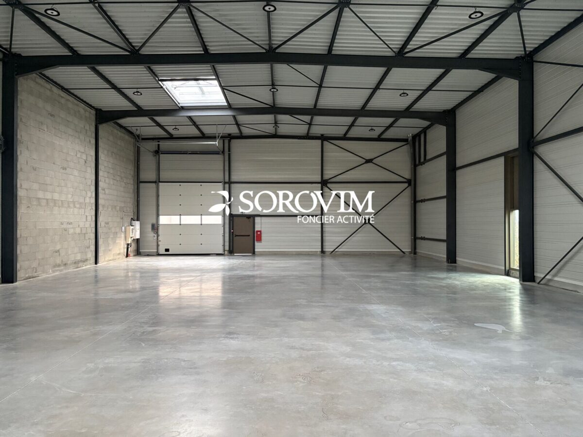 Locaux d'activité A VENDRE de 531 m² non divisibles a JONS