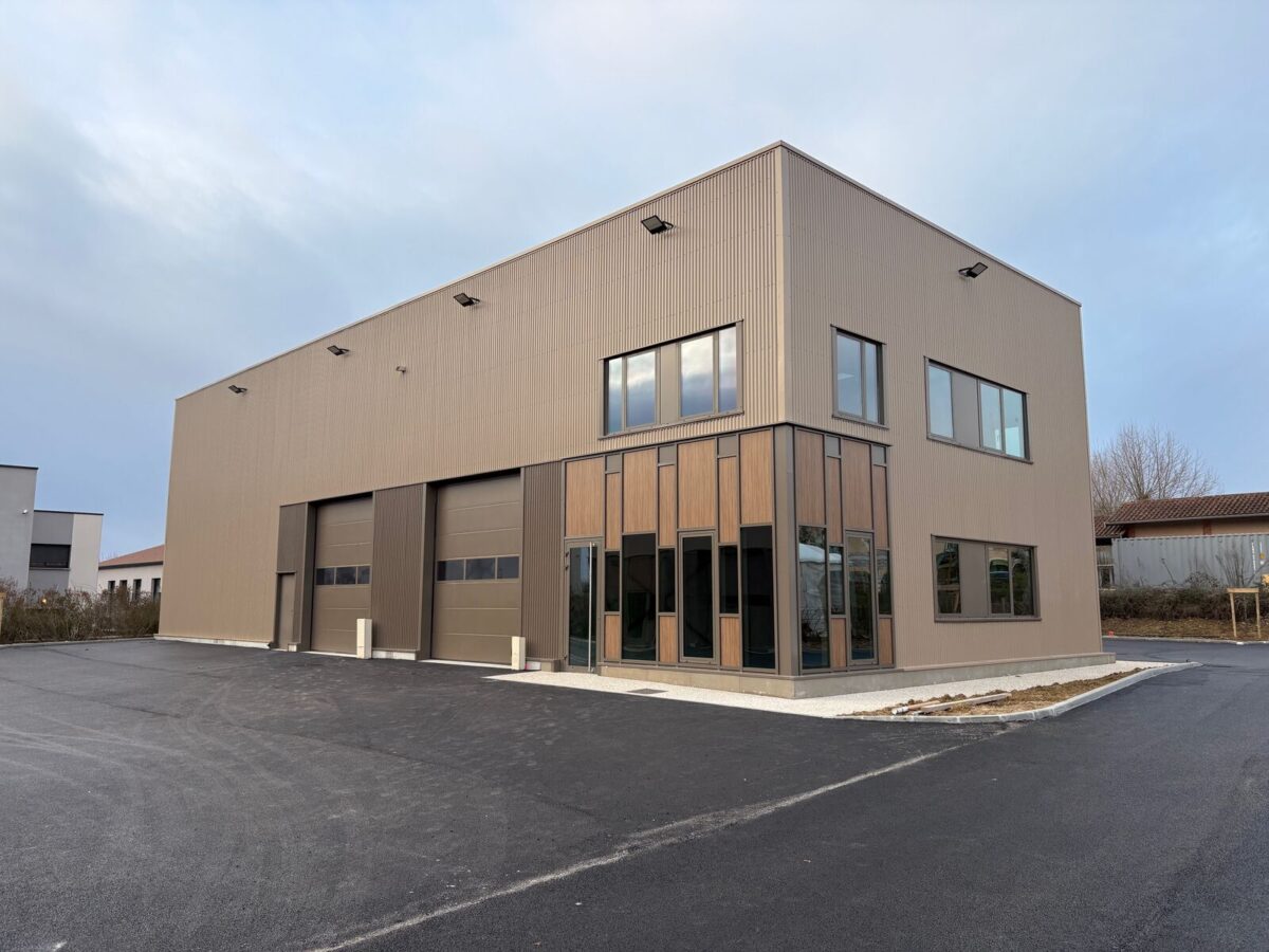 Locaux d'activité A VENDRE de 531 m² non divisibles a JONS