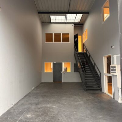 Locaux d'activité A VENDRE OU A LOUER de 300 m² non divisibles a CHASSIEU