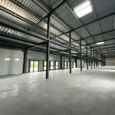 Locaux d'activité A VENDRE OU A LOUER de 1 032 m² divisibles à partir de 319 m² a BOURGOIN JALLIEU