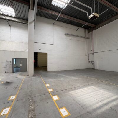 Locaux d'activité A VENDRE OU A LOUER de 7 613 m² divisibles à partir de 23 m² a SAINT QUENTIN FALLAVIER