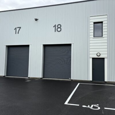 Locaux d'activité A VENDRE OU A LOUER de 1 430 m² divisibles à partir de 114 m² a SAINT GERMAIN NUELLES