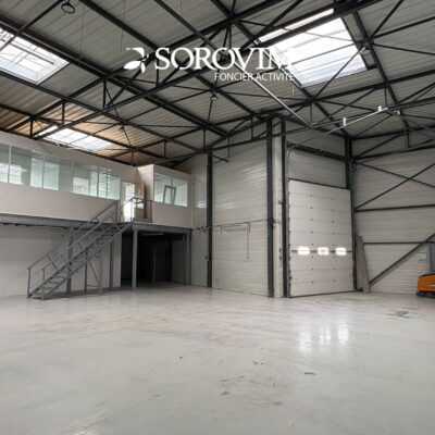 Locaux d'activité A VENDRE OU A LOUER de 500 m² non divisibles a SAINT PRIEST