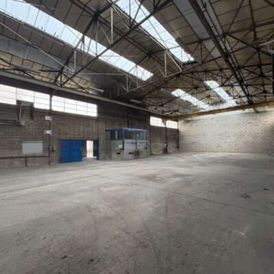 Locaux d'activité A VENDRE de 966 m² divisibles à partir de 466 m² a RILLIEUX LA PAPE
