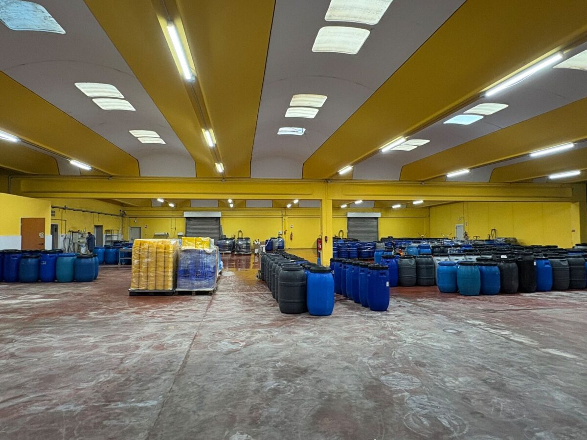 Locaux d'activité A VENDRE OU A LOUER de 2 050 m² non divisibles a MONTAGNY