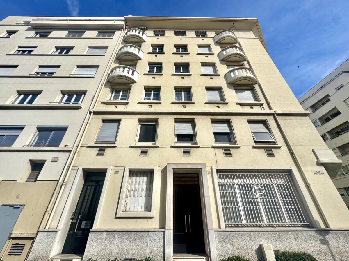 Bureaux A VENDRE de 197 m² non divisibles a LYON