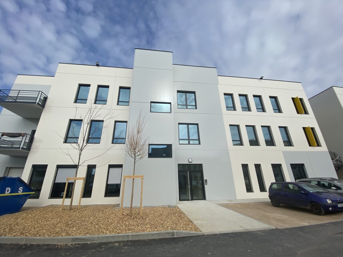 Bureaux A VENDRE de 109 m² non divisibles a RILLIEUX LA PAPE