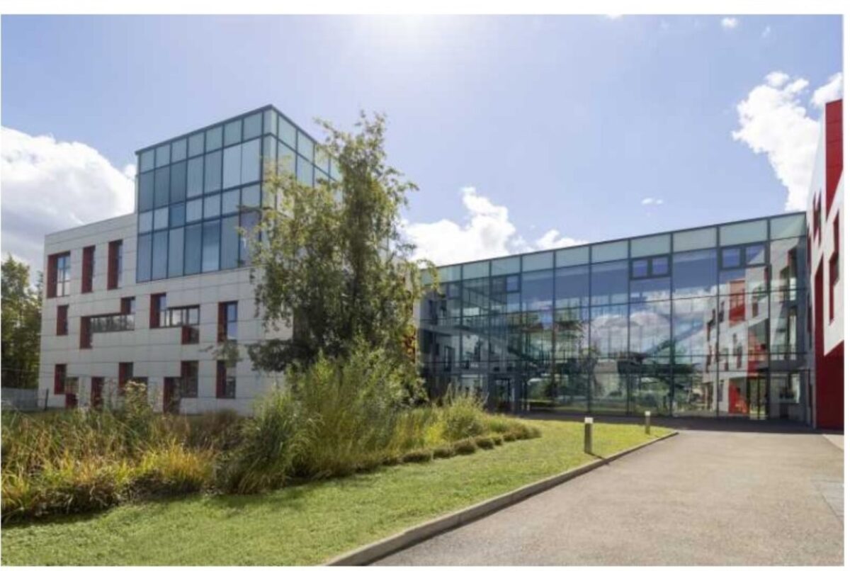 Bureaux A VENDRE OU A LOUER de 2 000 m² divisibles à partir de 300 m² a DARDILLY