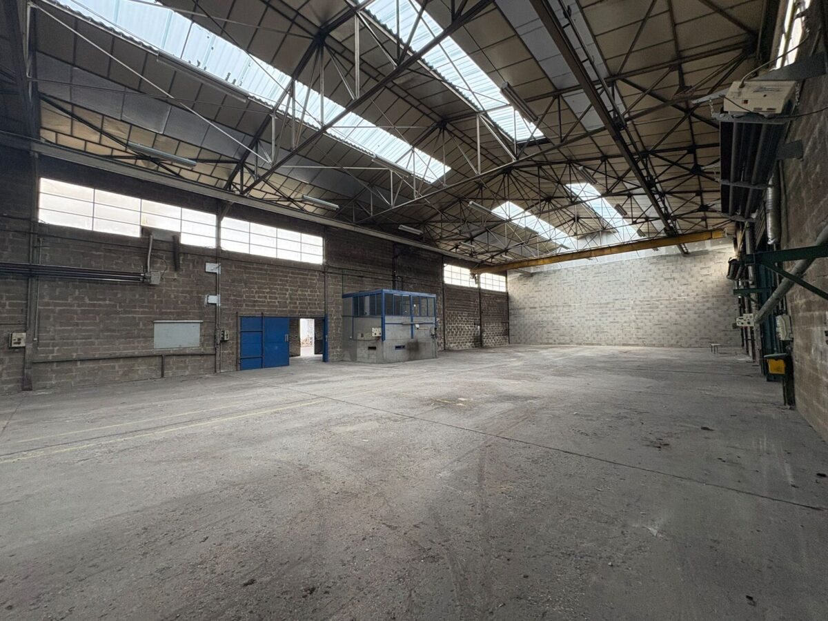 Locaux d'activité A VENDRE de 966 m² divisibles à partir de 466 m² a RILLIEUX LA PAPE