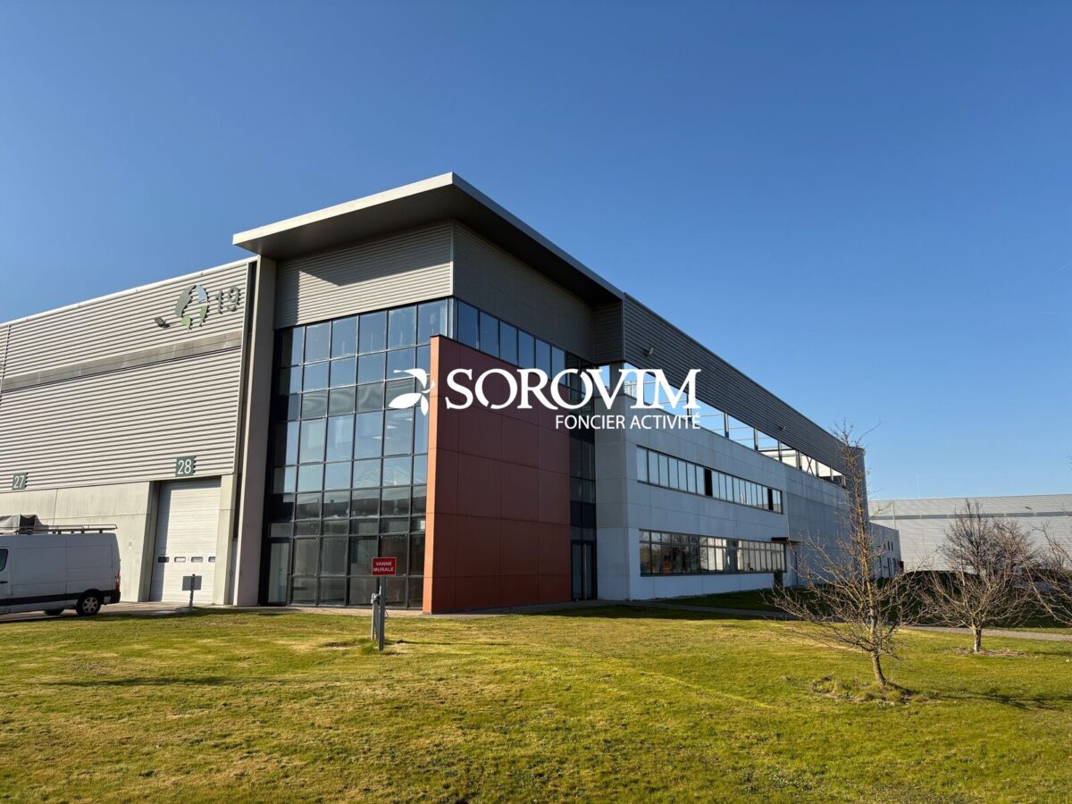 Locaux d'activité A LOUER de 24 526 m² non divisibles a SAINT QUENTIN FALLAVIER