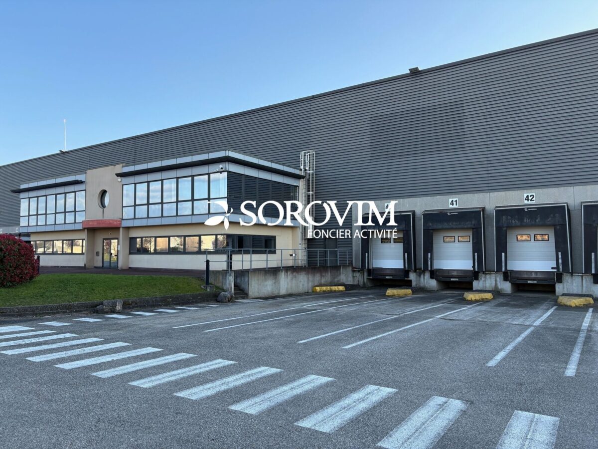 Locaux d'activité A LOUER de 21 112 m² divisibles à partir de 4 535 m² a GENAS
