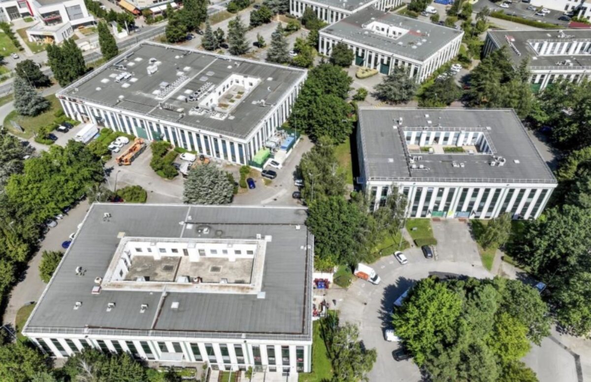 Locaux d'activité A LOUER de 3 124 m² divisibles à partir de 612 m² a LIMONEST