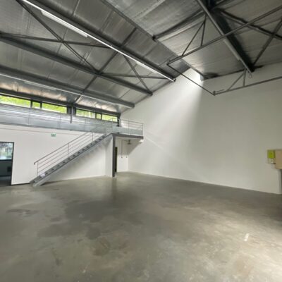 Locaux d'activité A LOUER de 170 m² non divisibles a LYON