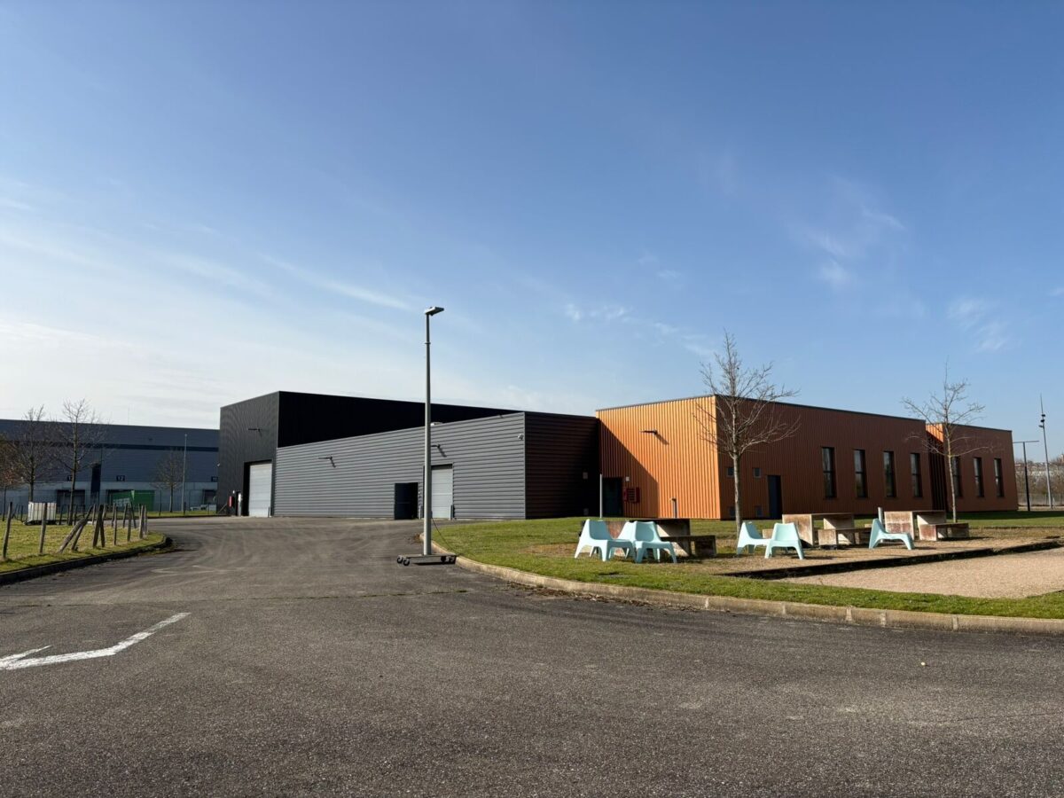 Locaux d'activité A LOUER de 1 916 m² non divisibles a SATOLAS ET BONCE