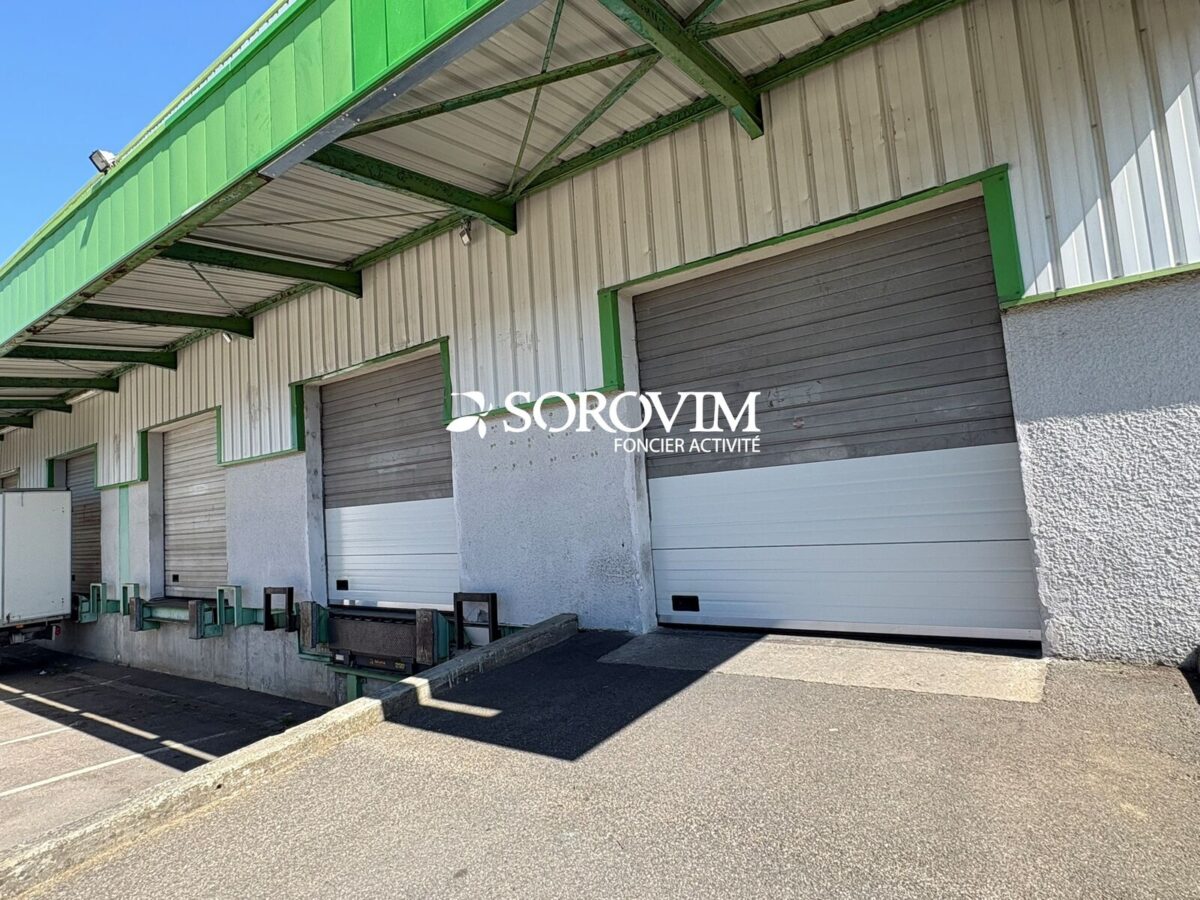 Locaux d'activité A LOUER de 2 179 m² divisibles à partir de 1 066 m² a GENAS