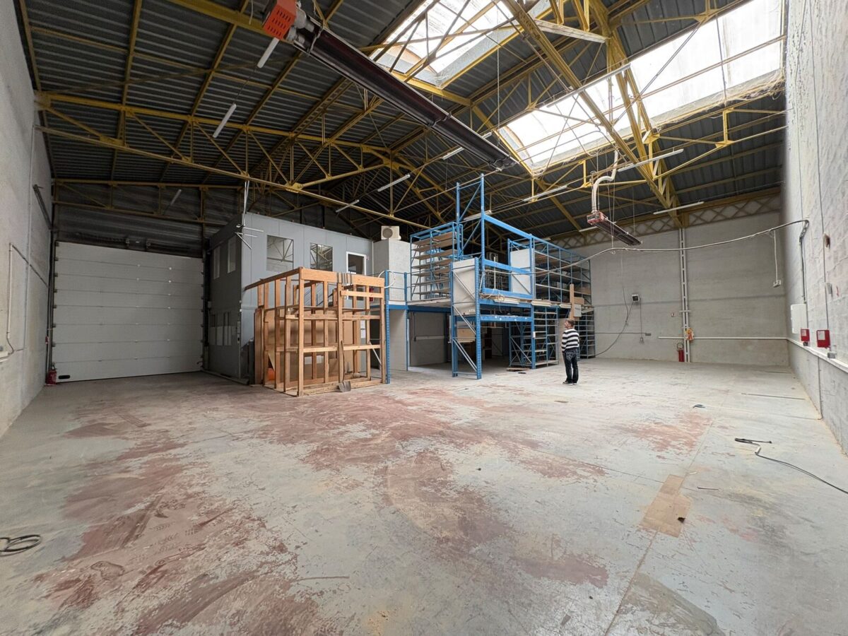 Locaux d'activité A LOUER de 417 m² non divisibles a VILLEURBANNE