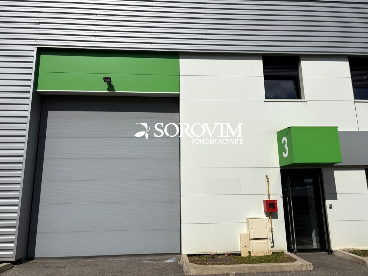 Locaux d'activité A LOUER de 293 m² non divisibles a CHASSIEU