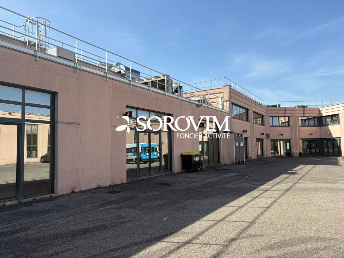 Bureaux A VENDRE de 2 028 m² divisibles à partir de 232 m² a BRON