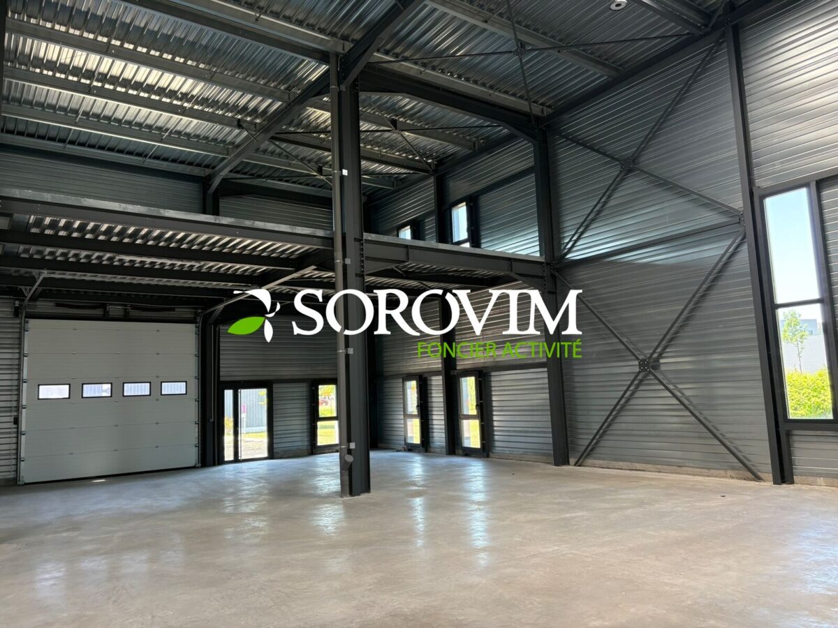 Locaux d'activité A LOUER de 1 200 m² divisibles à partir de 286 m² a BOURGOIN JALLIEU