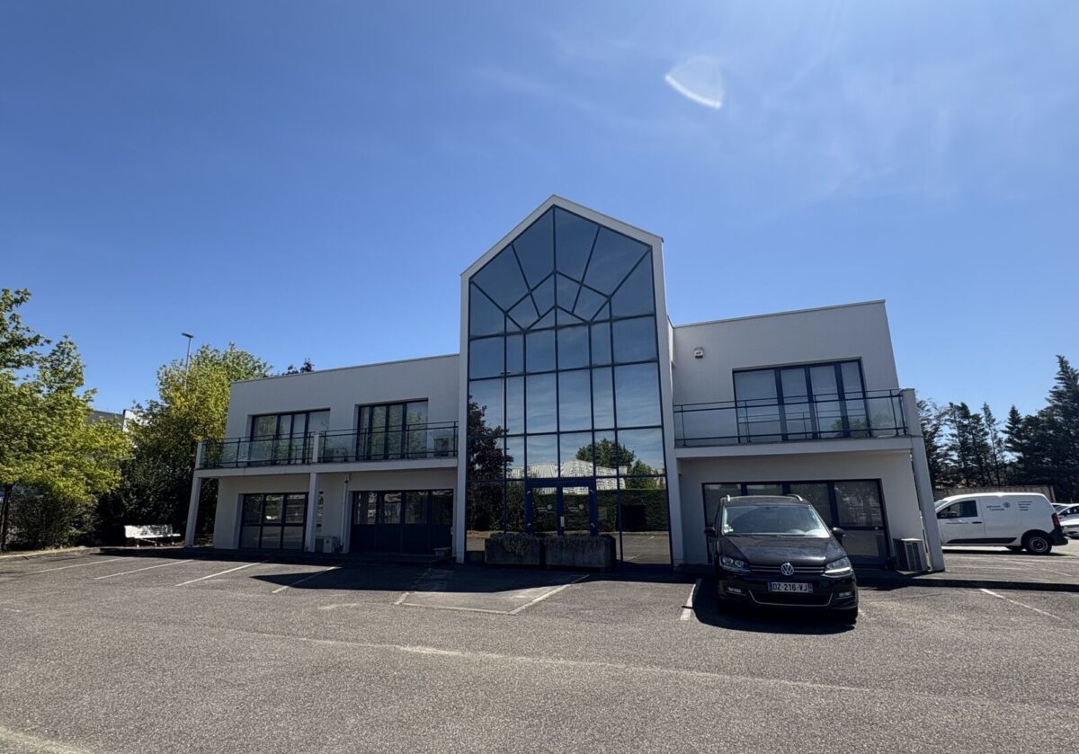 Bureaux A VENDRE de 1 106 m² non divisibles a CHASSIEU