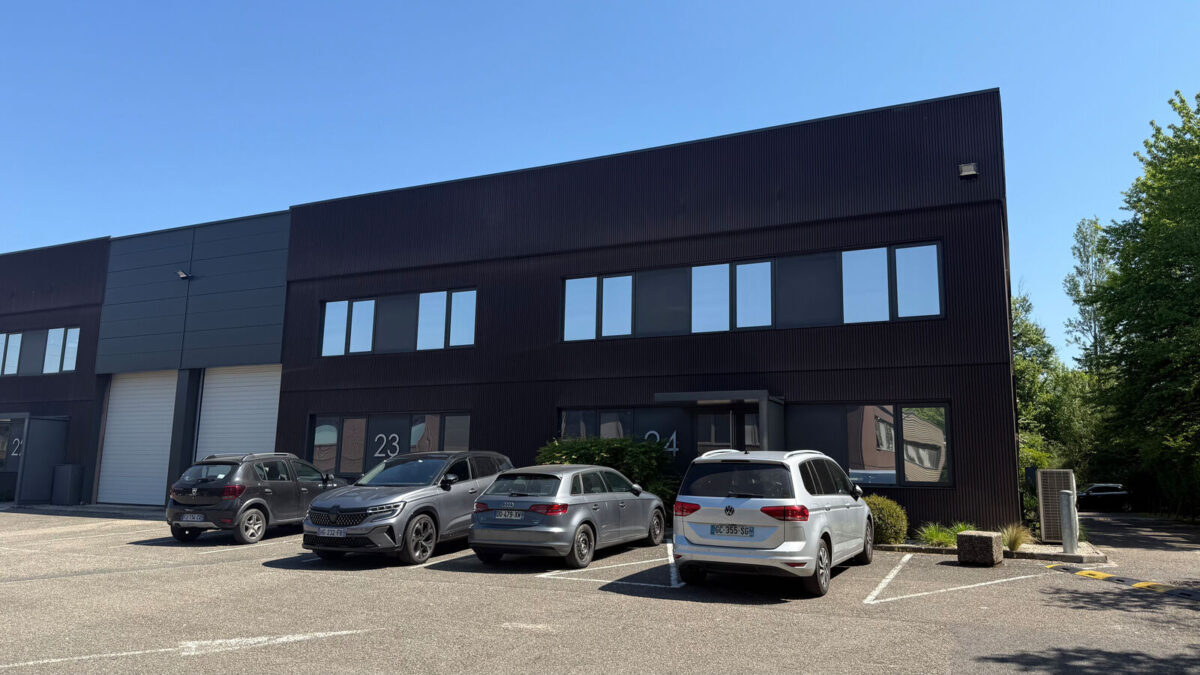Locaux d'activité A LOUER de 1 746 m² divisibles à partir de 206 m² a DARDILLY