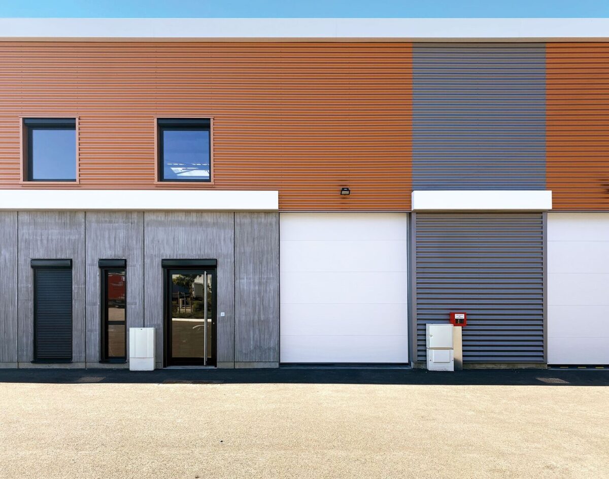 Locaux d'activité A VENDRE OU A LOUER de 203 m² non divisibles a MEYZIEU