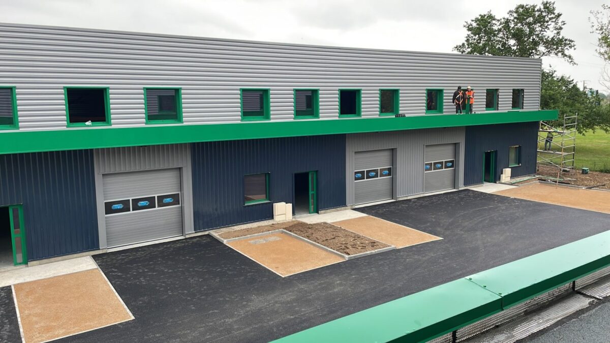 Locaux d'activité A LOUER de 230 m² non divisibles a TIGNIEU JAMEYZIEU