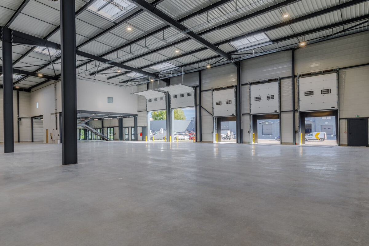 Locaux d'activité A LOUER de 6 061 m² divisibles à partir de 1 247 m² a CORBAS