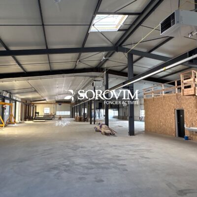 Locaux d'activité A VENDRE OU A LOUER de 1 884 m² non divisibles a CHAROLLES