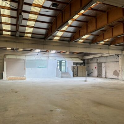 Locaux d'activité A VENDRE de 854 m² non divisibles a CHASSIEU